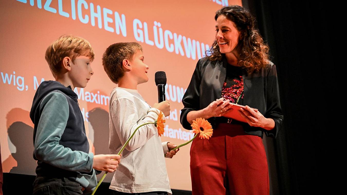 Die Preisträger.innen und Juror.innen des Dokumentarfilmwettbewerbs 2022