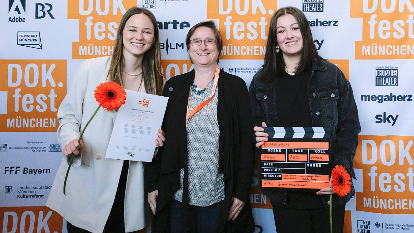 Alessandra Farallo, Gymnasium Trudering, bei der Preisverleihung des Jugendfilmwettbewerbs auf dem DOK.fest München