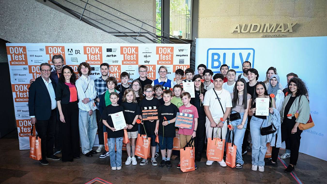 Die Preisträger.innen und Juror.innen des Dokumentarfilmwettbewerbs 2022