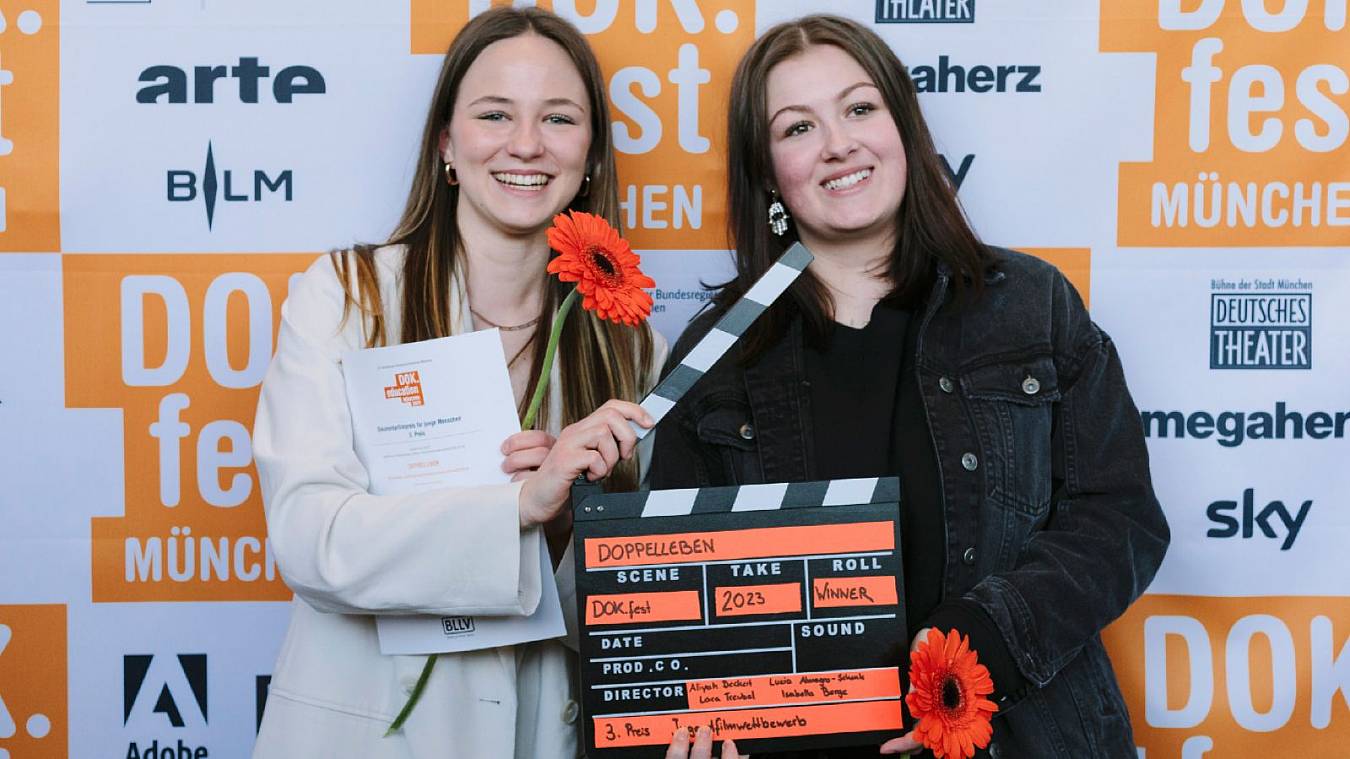 Die Preisträger.innen und Juror.innen des Dokumentarfilmwettbewerbs 2022